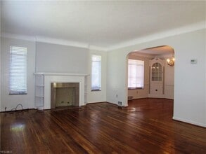 11509 Lake Ave, Unit Down in Cleveland, OH - Foto de edificio - Building Photo