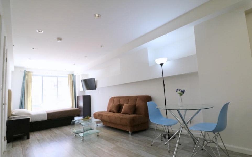 521 W 48th St in New York, NY - Building Photo