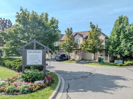 3035 Artesian Dr in Mississauga, ON - Building Photo