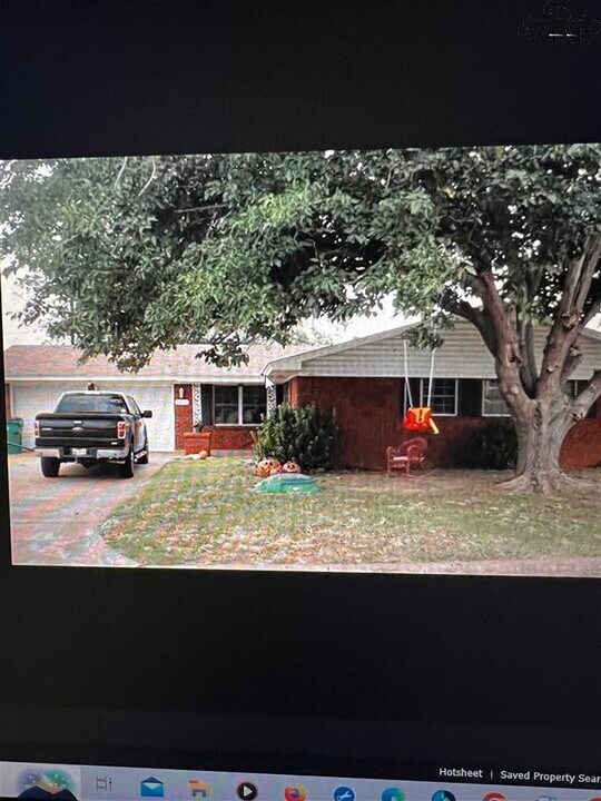 1016 E Beverly Loop in Burkburnett, TX - Building Photo