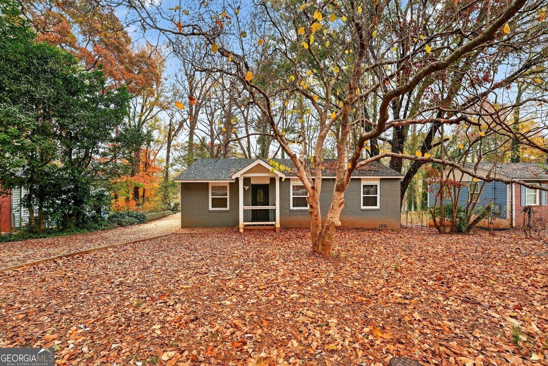 1068 Rebel Forest Dr SE in Atlanta, GA - Building Photo