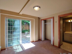 1027 NE 123rd St in Seattle, WA - Building Photo - Building Photo