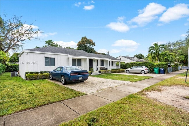 5854 SW 62nd St in Miami, FL - Building Photo - Building Photo