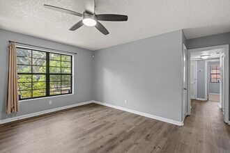 2739 King Cole Dr in Jacksonville, FL - Foto de edificio - Building Photo