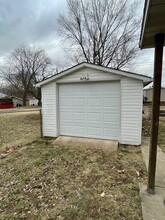 303 E 4th St in Trenton, IL - Foto de edificio - Building Photo