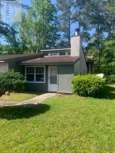 property at 624 Palmetto Trce