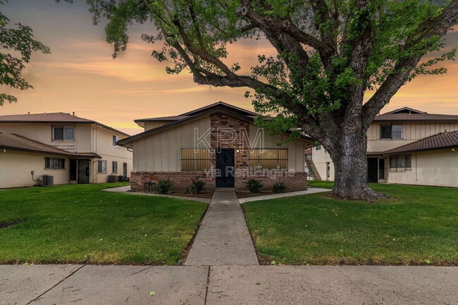 property at 1227 Pinetree Dr