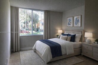 10757 Cleary Blvd, Unit 104 in Plantation, FL - Foto de edificio - Building Photo