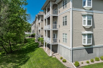 Cardinal Pointe of Oakdale in Oakdale, MN - Building Photo - Building Photo