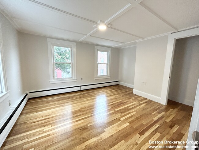 13 Saratoga St, Unit 2 in Boston, MA - Building Photo - Building Photo