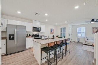 1906 Arietta Vista Street in Henderson, NV - Building Photo - Building Photo