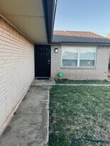 12409 SW 2nd St in Yukon, OK - Building Photo