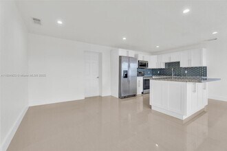 5520 SW 91 Ave in Miami, FL - Building Photo - Building Photo