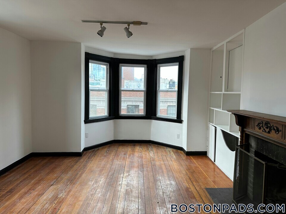 149 North St in Boston, MA - Building Photo