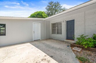 2213 2nd St SW in Vero Beach, FL - Building Photo - Building Photo