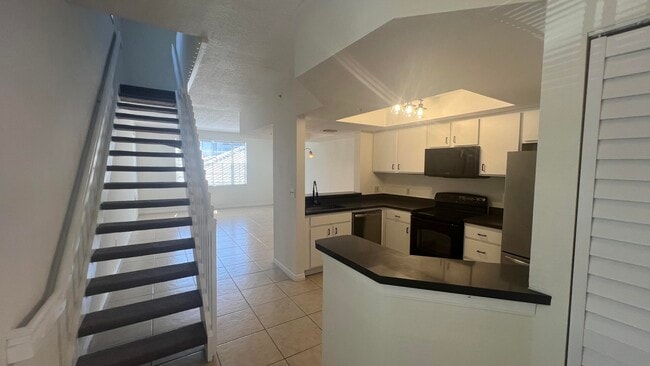 735 SW 148th Ave in Davie, FL - Foto de edificio - Building Photo