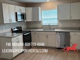 399 Blackbourn St in Hawkins, TX - Building Photo