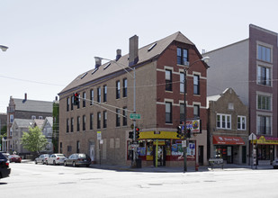 957 N Ashland Ave in Chicago, IL - Foto de edificio - Building Photo