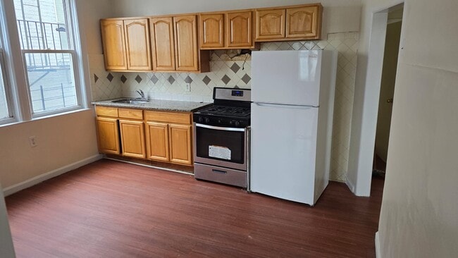 3428 103rd St, Unit 103 2R