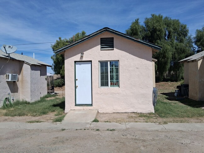 3550 W 3rd St, Unit 3rd Street Cottages in Yuma, AZ - Foto de edificio - Building Photo
