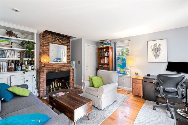 7 Cottage St, Unit 7 in Cambridge, MA - Foto de edificio - Building Photo
