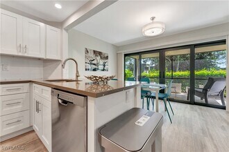 1754 Bald Eagle Dr in Naples, FL - Foto de edificio - Building Photo