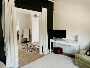 22101 Nowlin St, Unit West Dearborn Apartment in Dearborn, MI - Foto de edificio - Building Photo