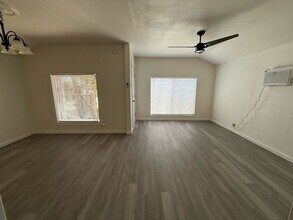 322 W Vine Ave in Visalia, CA - Building Photo - Building Photo