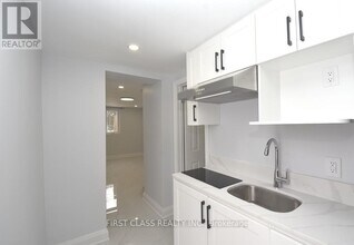 113 Holcolm Rd in Toronto, ON - Building Photo - Building Photo