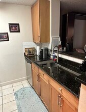 75 S Reynolds St, Unit 317 in Alexandria, VA - Building Photo - Building Photo