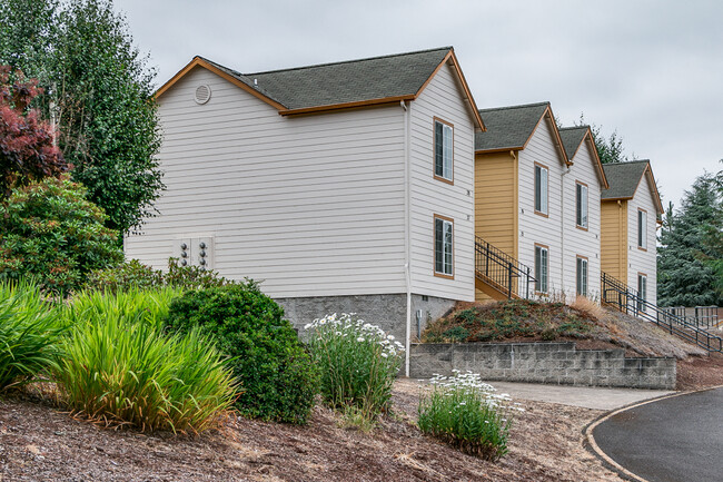 2159 Bailey Hill Rd in Eugene, OR - Foto de edificio - Building Photo