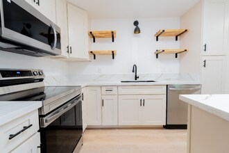 2114 Hewahewa Dr, Unit A in Wailuku, HI - Building Photo - Building Photo