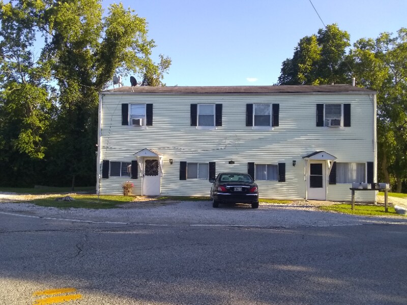 2114 Oakridge Dr in Charleston, WV - Building Photo