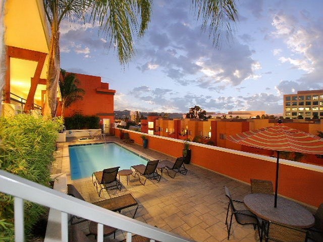 11023 McCormick St in Los Angeles, CA - Foto de edificio