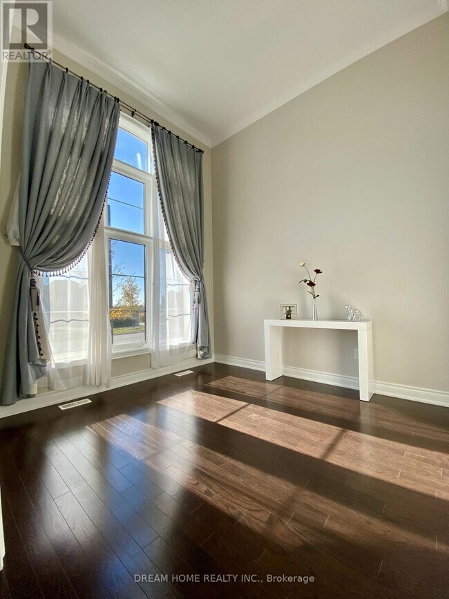 28 Larkin Ave in King, ON - Building Photo - Building Photo