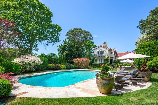 property at 18 Club Dr