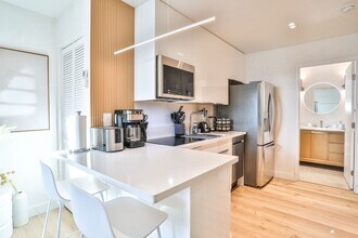 2207 Ocean Front Walk, Unit Unit 4 in Venice, CA - Building Photo - Building Photo