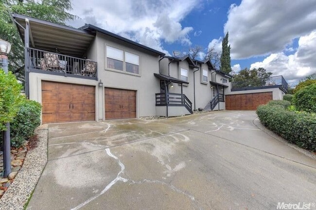 property at 11215-11217 Mountain View Ct