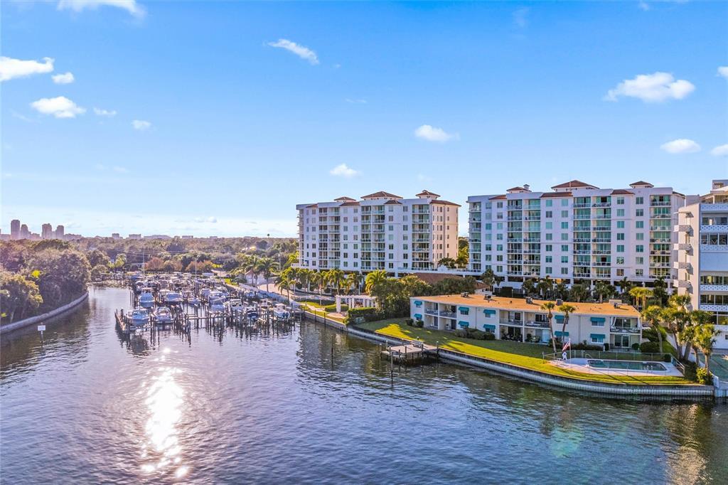 1325 Snell Isle Blvd NE in St. Petersburg, FL - Building Photo