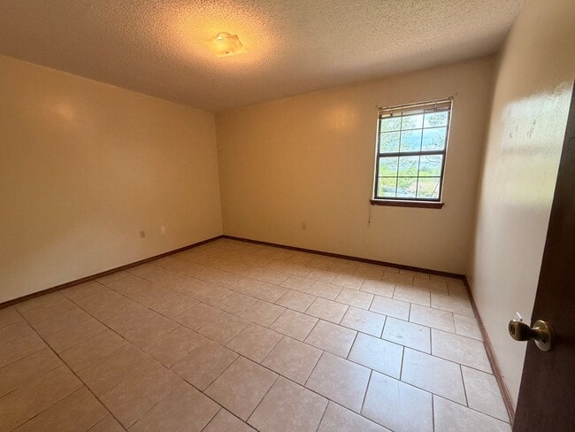 1401 S Houston Ave in Russellville, AR - Building Photo - Building Photo