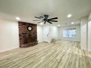 7135 Kenwood St in Las Vegas, NV - Building Photo - Building Photo