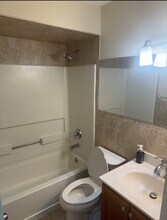 3225 Victory Blvd in Staten Island, NY - Building Photo - Building Photo