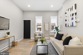 2571 Coral St in Philadelphia, PA - Foto de edificio - Building Photo