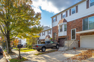 Golf View Condos in Staten Island, NY - Building Photo - Building Photo