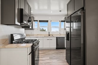 1023 Tremont St. in Los Angeles, CA - Building Photo - Building Photo