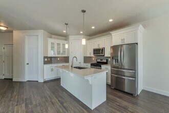 44 N 2000 W in Lehi, UT - Building Photo - Building Photo