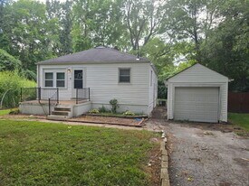 9701 Green Valley Dr in St. Louis, MO - Building Photo