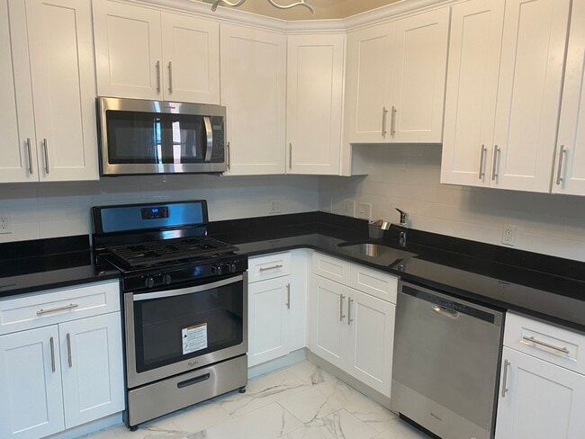 606 Columbus Ave, Unit 4 in Boston, MA - Building Photo - Building Photo