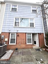 8104 Oaklake Ct in Alexandria, VA - Building Photo - Building Photo