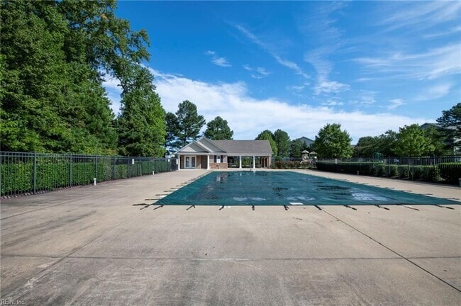 956 Iron Bridge Dr in Virginia Beach, VA - Building Photo - Building Photo